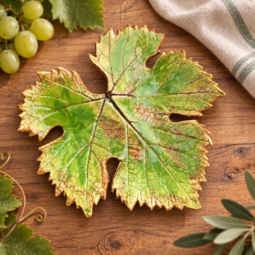 2026/09/1000246311.png Flache Keramikschale „Weinblatt“ – handgefertigtes Unikat