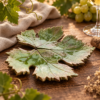 2026/09/1000246313.png Flache Keramikschale „Weinblatt“ – handgefertigtes Unikat